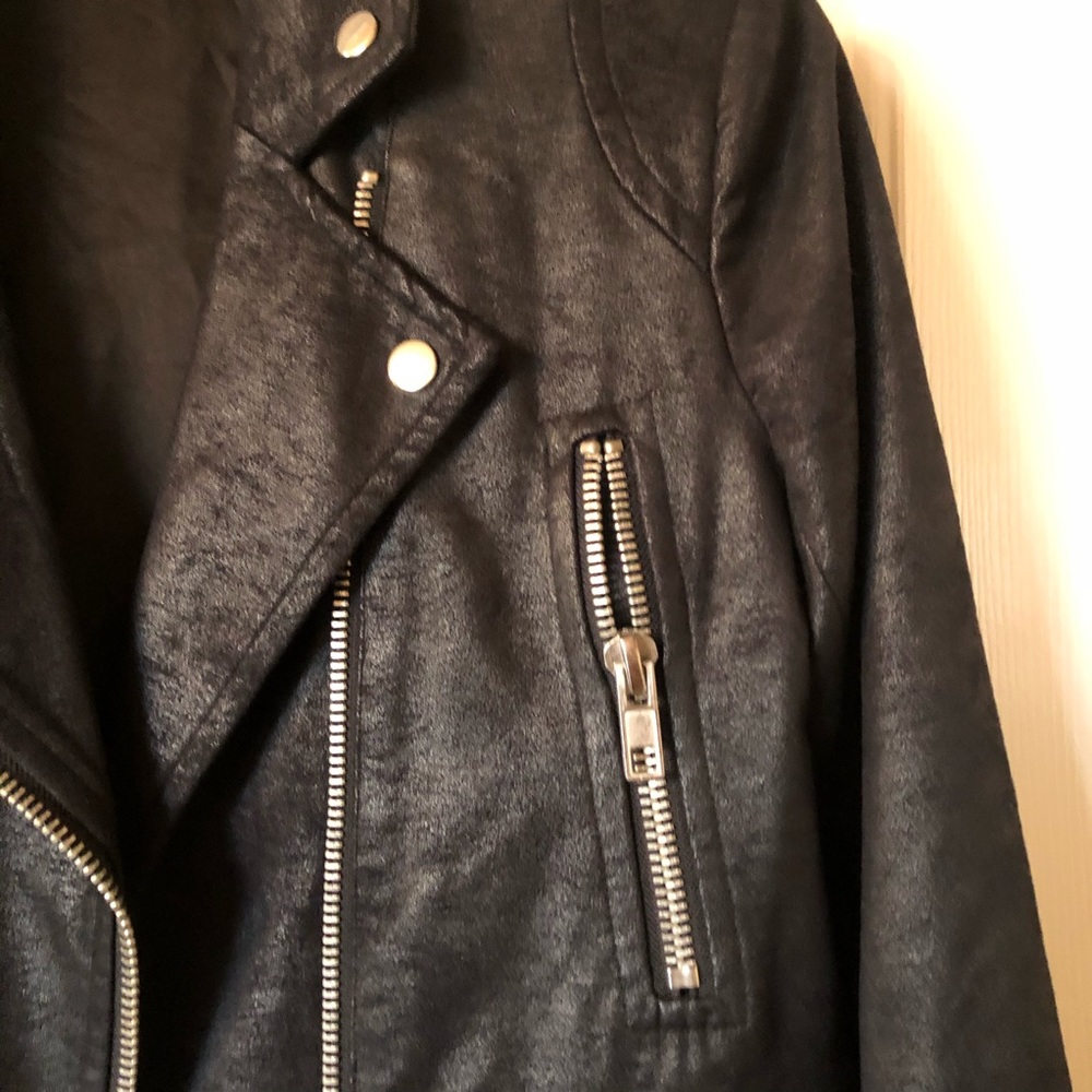 Black Jacket - Picture 3 of 8